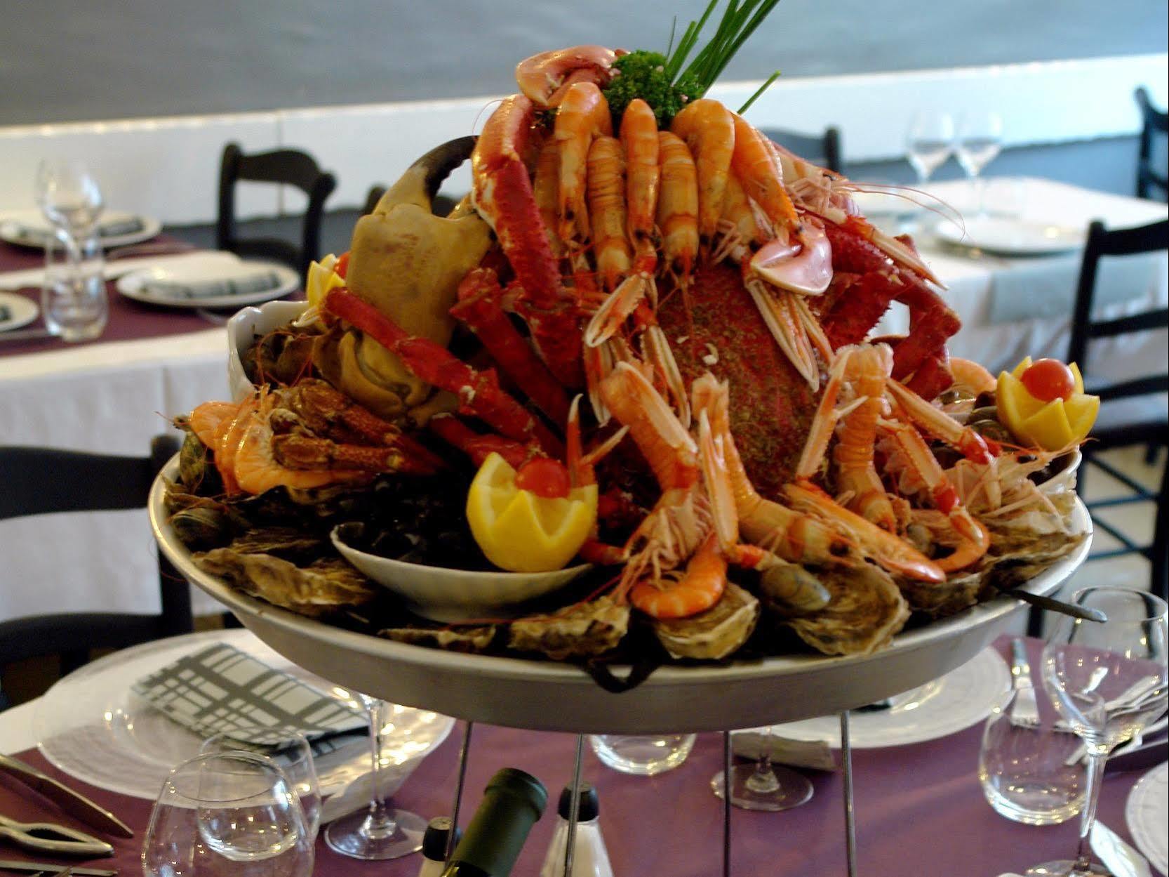 Logis Hotel Les Chardons Bleus Restaurant Le Bistrot De La Mer Роскоф Экстерьер фото