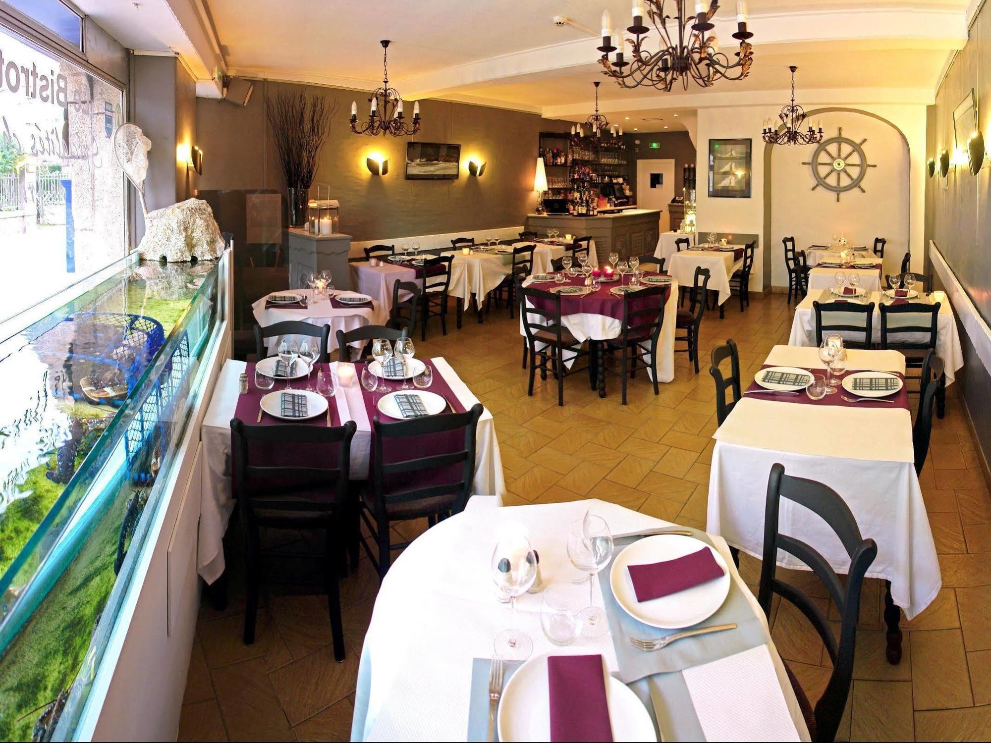 Logis Hotel Les Chardons Bleus Restaurant Le Bistrot De La Mer Роскоф Экстерьер фото